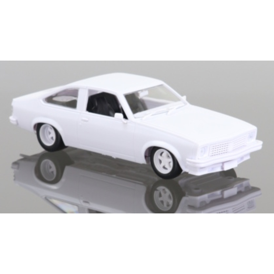 DDA Diecast 1:24 Plastic Kit LX SS Torana Slammed With 308 Engine