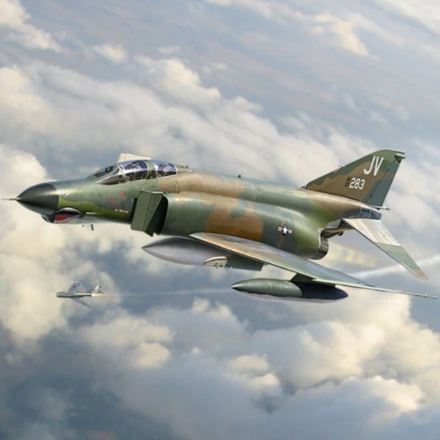 Academy Model Kit 1:32 USAF F-4E Vietnam War Australian Decals